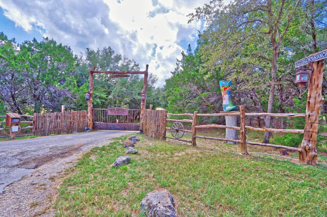Log Cabin At Old Glory Ranch Wimberley Exterior foto