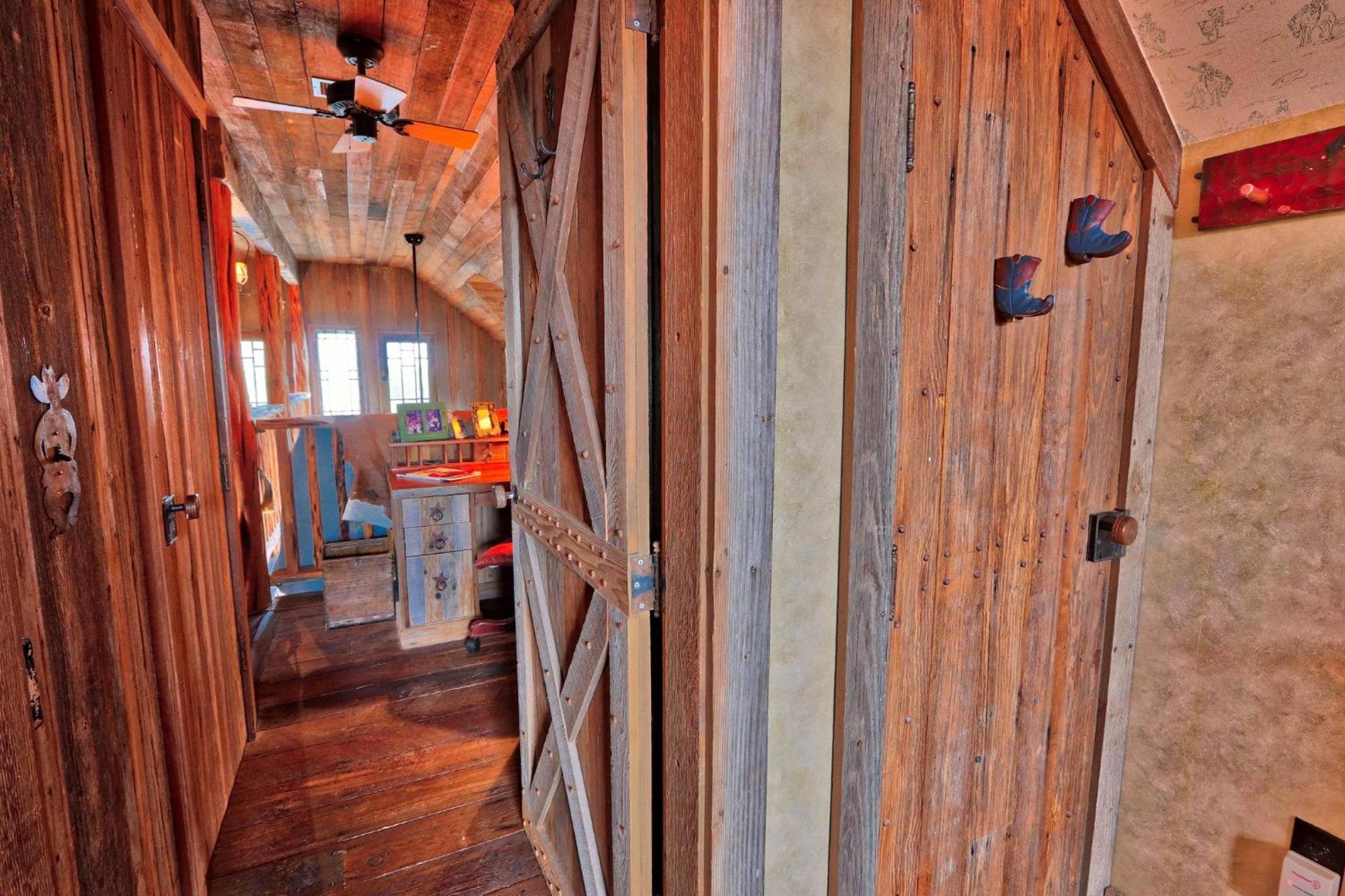 Log Cabin At Old Glory Ranch Wimberley Exterior foto
