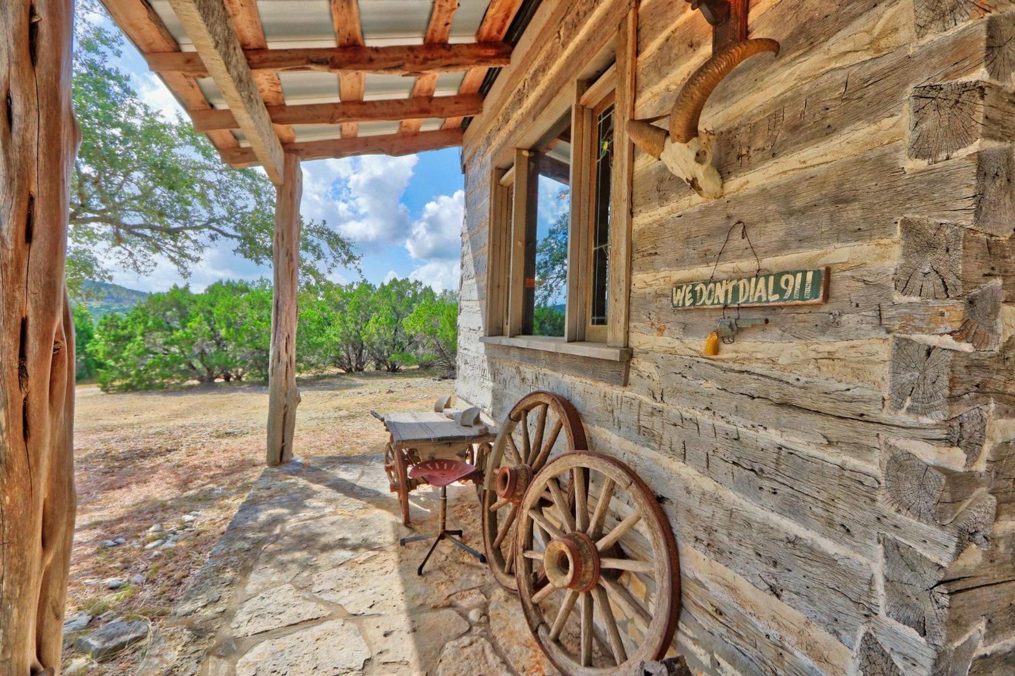 Log Cabin At Old Glory Ranch Wimberley Exterior foto