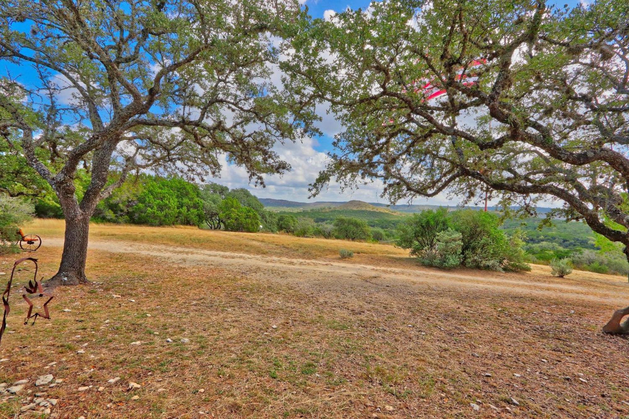 Log Cabin At Old Glory Ranch Wimberley Exterior foto